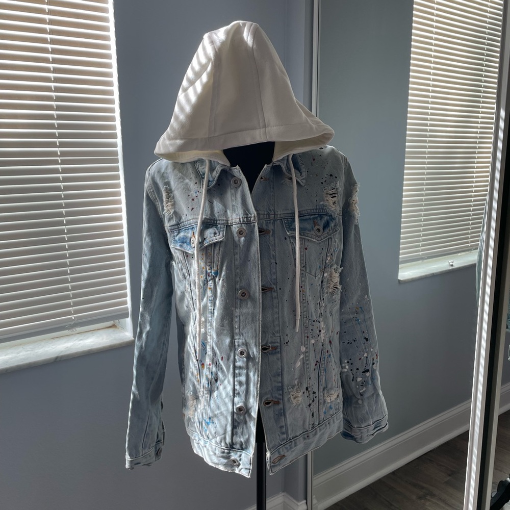 NWOT Zara Light wash casual denim jacket with a white soft hood